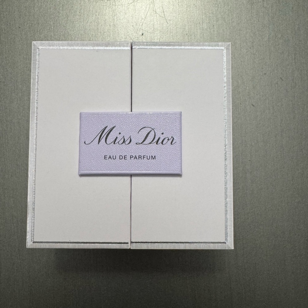 Miss Dior Eau de Parfum and comforting body milk with rose wax mini GWP